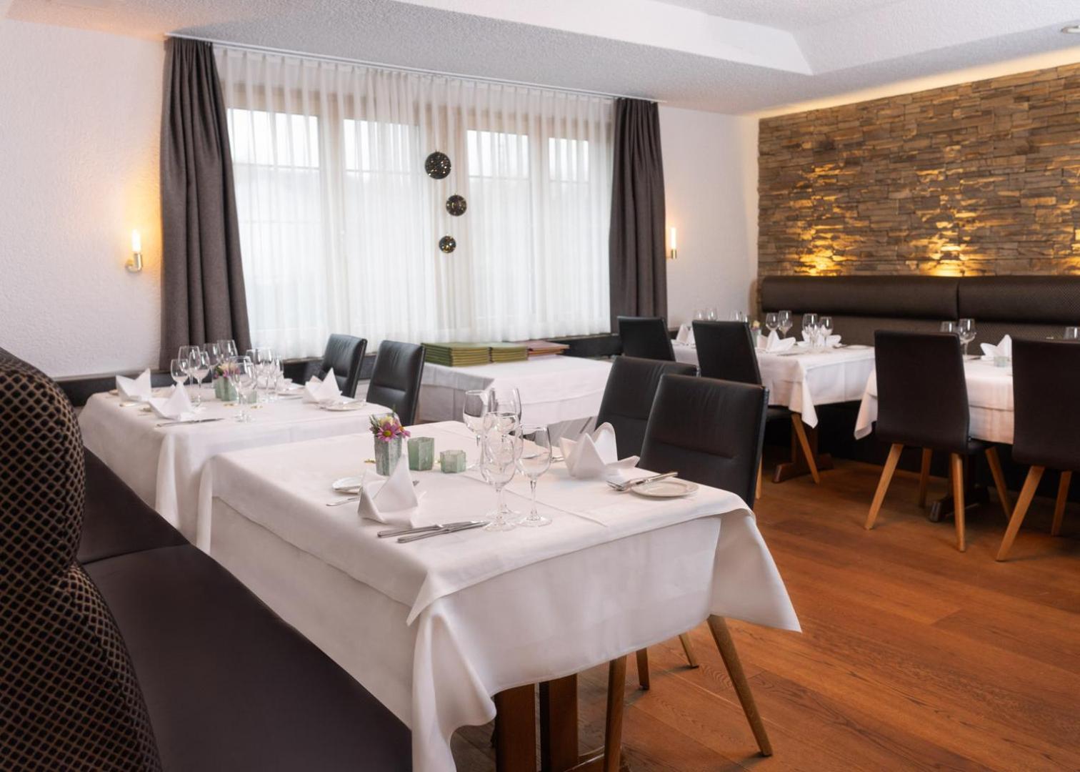 Hotel Restaurant Kreuz Kaiserstuhl Buitenkant foto